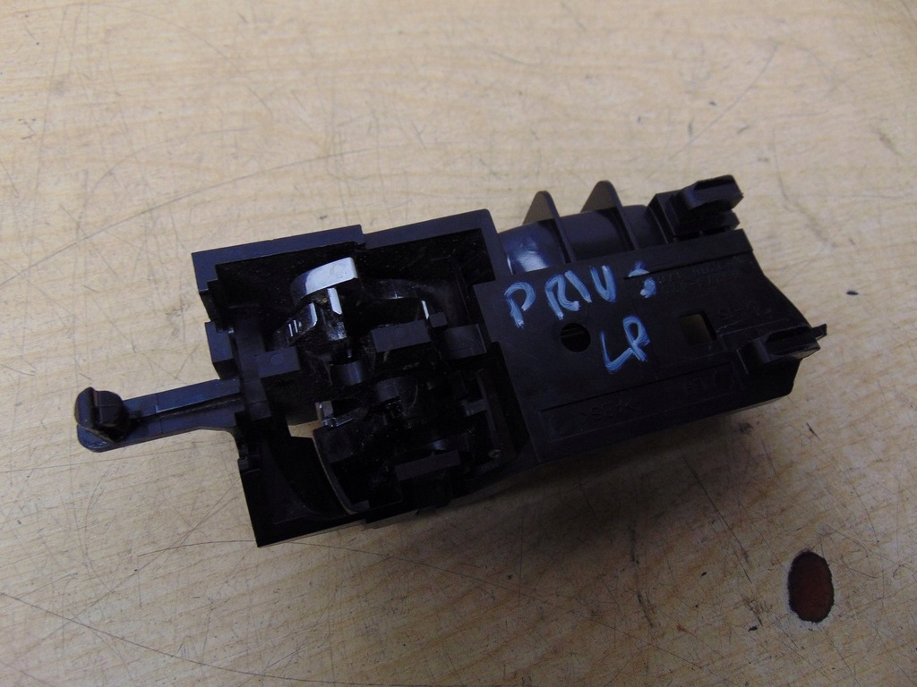 фото №8, Ручка внутренняя дверь левая перед toyota prius ii 2002- 69206-47020