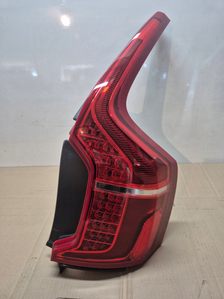 фото №2, Volvo xc90 ii лампа led задняя правая сторона xc90 ii led