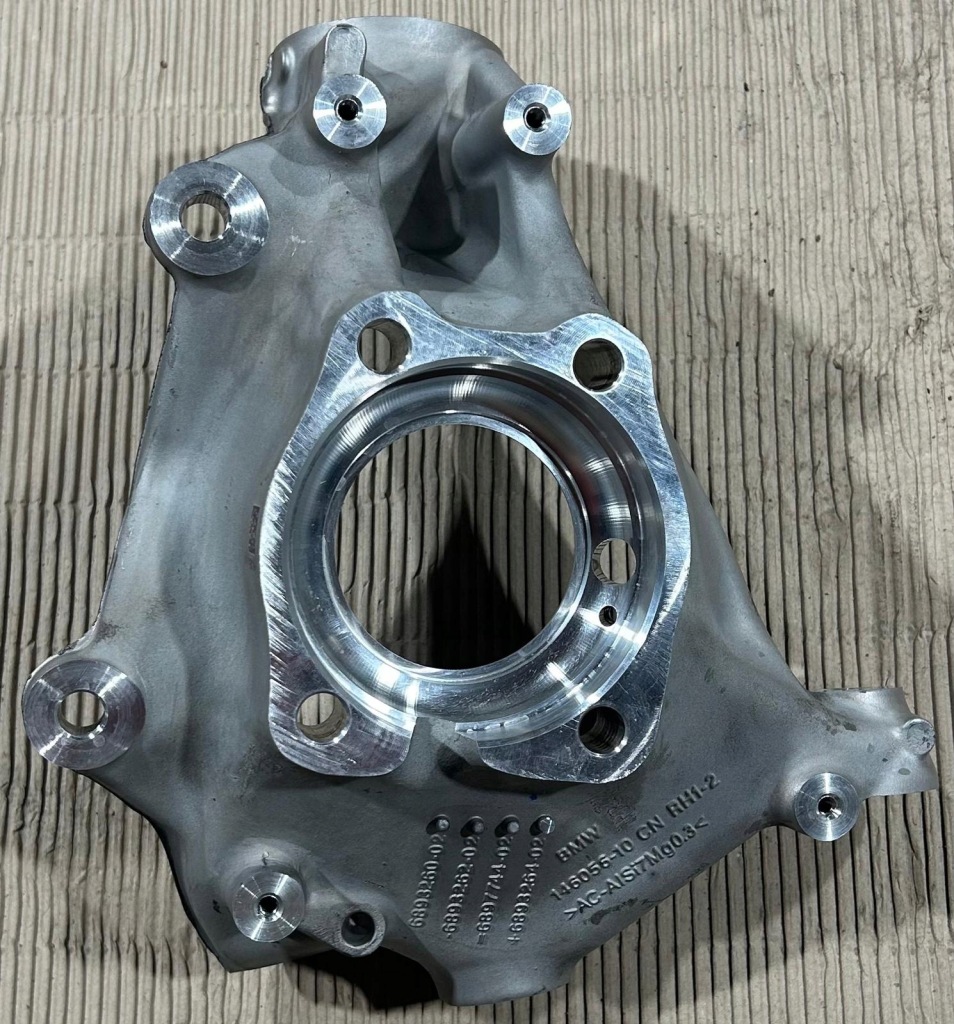 фото №1, Поворотний кулак передня права bmw i4 g26