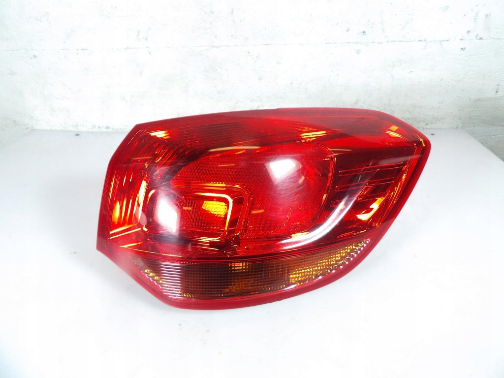 фото №1, Opel astra j kombi лампа задня права 13282243