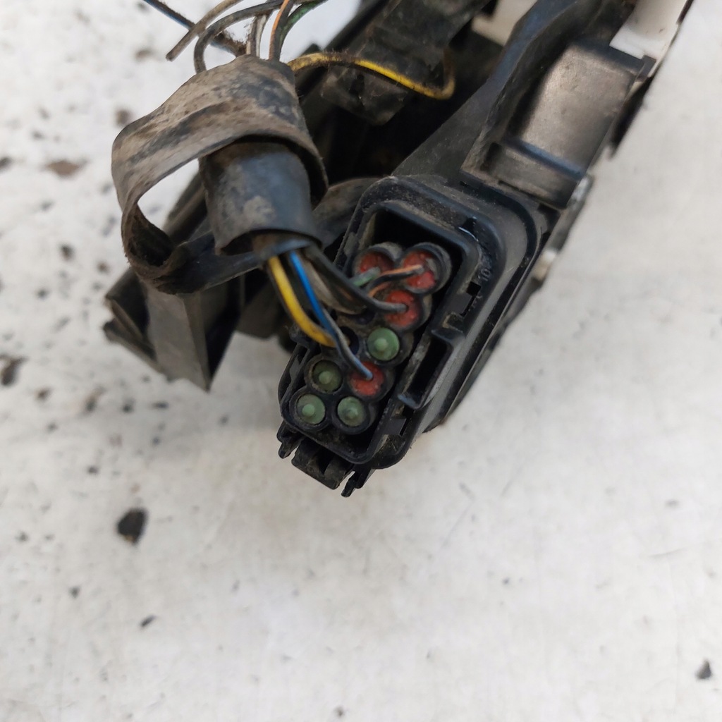 фото №7, Ford focus ii 2 замок дверь правый перед 6pin + ручка 3m5ar21812ak