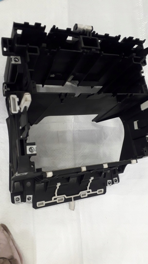 фото №3, Audi a3 8p рамка радіо каркас корпус консоль 8p0858005b