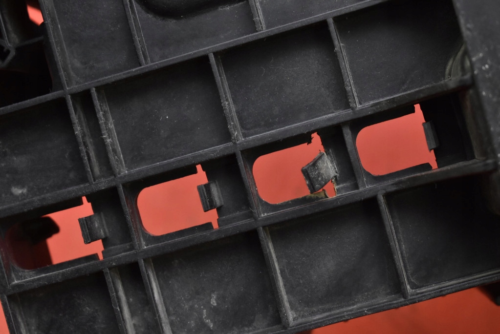 Основание аккумулятор 13308434 opel astra 4 iv j 1.7 cdti 130 km 11-20 с Разборки