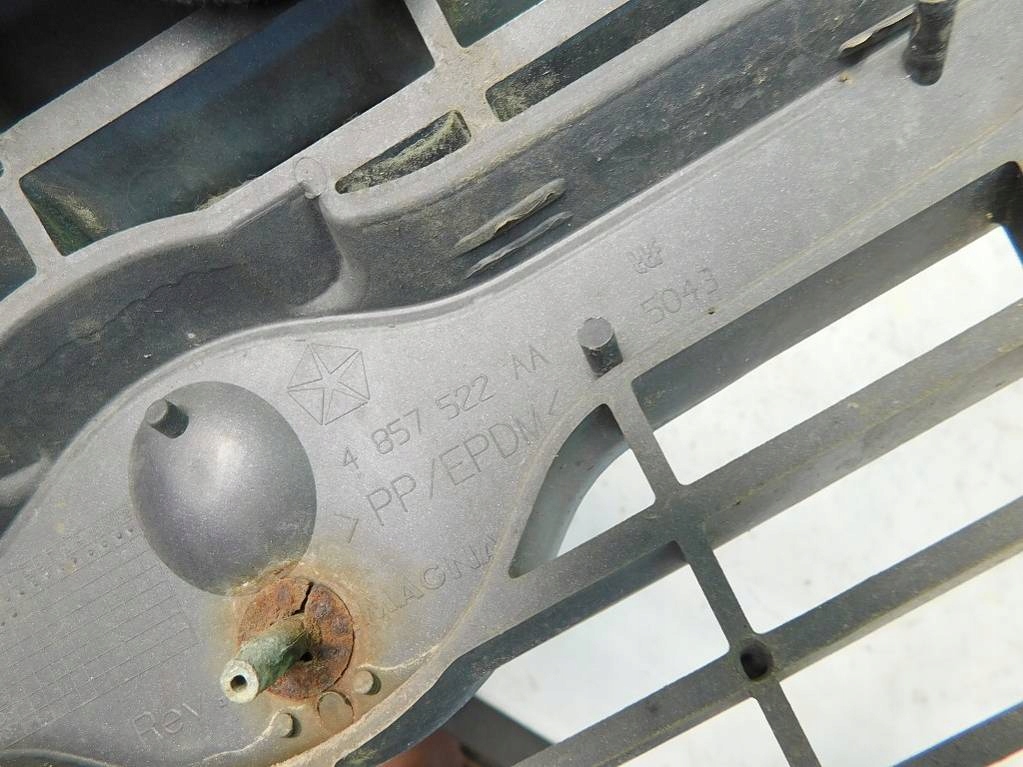 фото №10, Chrysler voyager iv 2001r решітка радіатора решітка радіатора