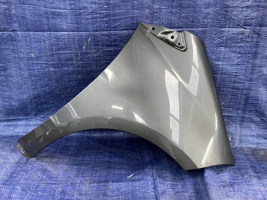 фото №1, Mercedes aklasa w169 правый передний крыло