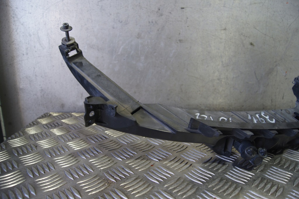 фото №11, Напрямна лампи правий перед audi a3 8p lift 8p0805608