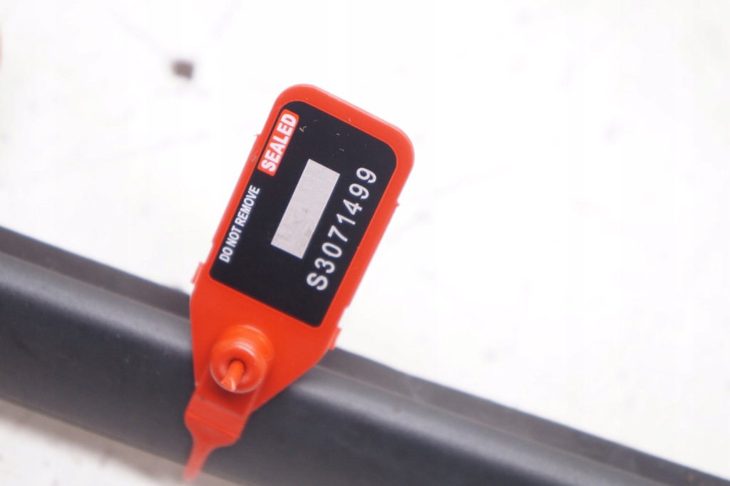 Volvo xc70 2 молдинг стекло передней перед левый левый лобовое 30753552 в Украине