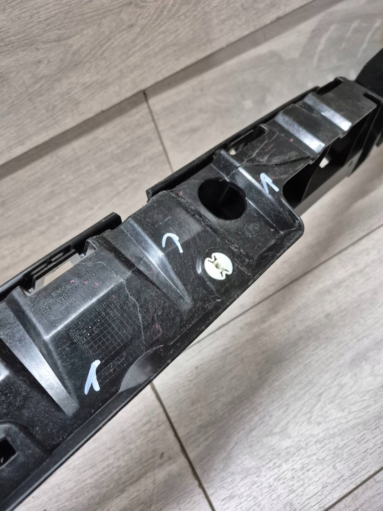 11618. cayenne направляющая бампер задняя 9y0807863a Недорого