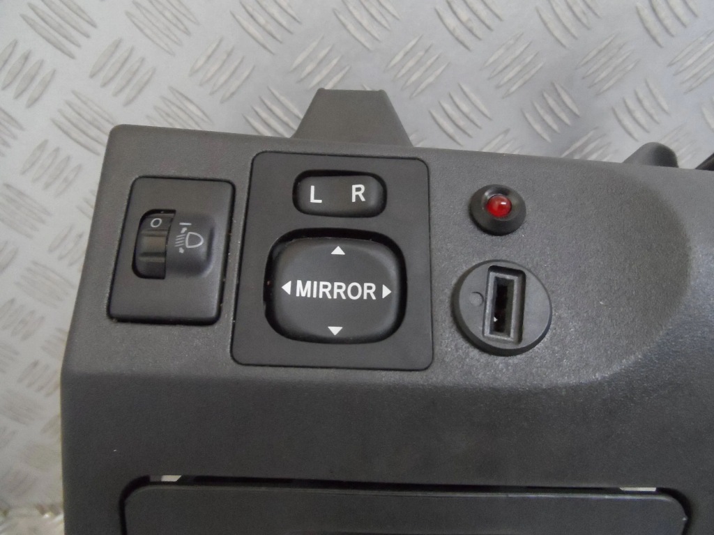 фото №5, Приборная панель приборная нижняя toyota yaris ii 06-11