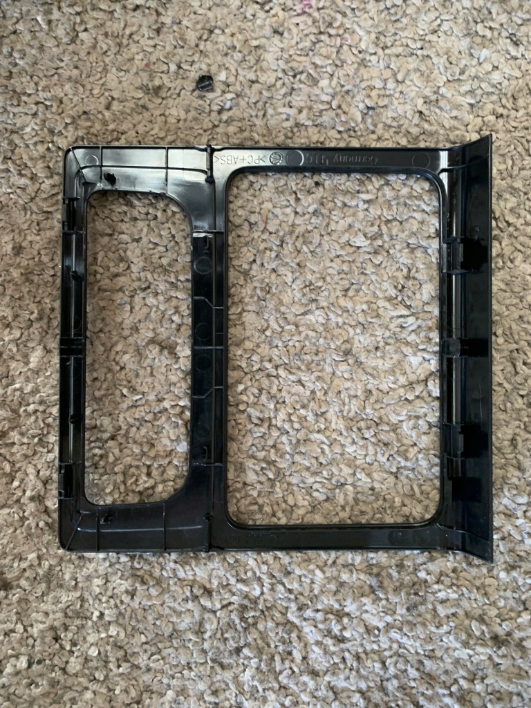 фото №2, Рамка радіо vw caddy iii 2010-2015r 2k5858061a