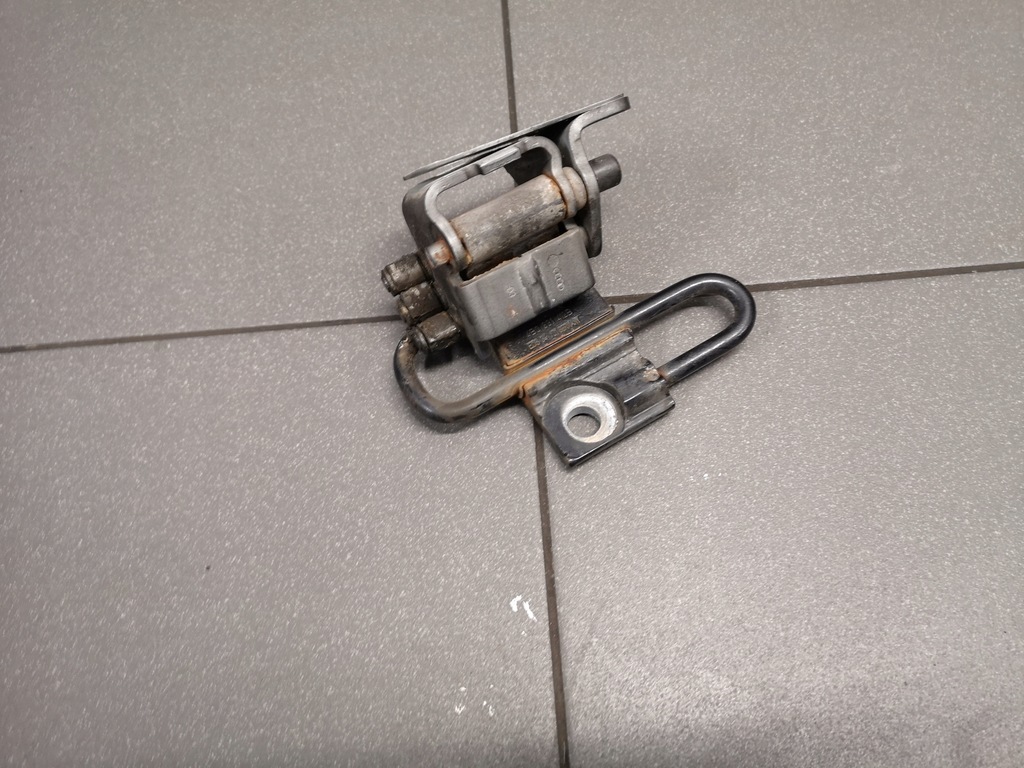 фото №1, Петля двері правий audi a3 8l lift 4b0831412b