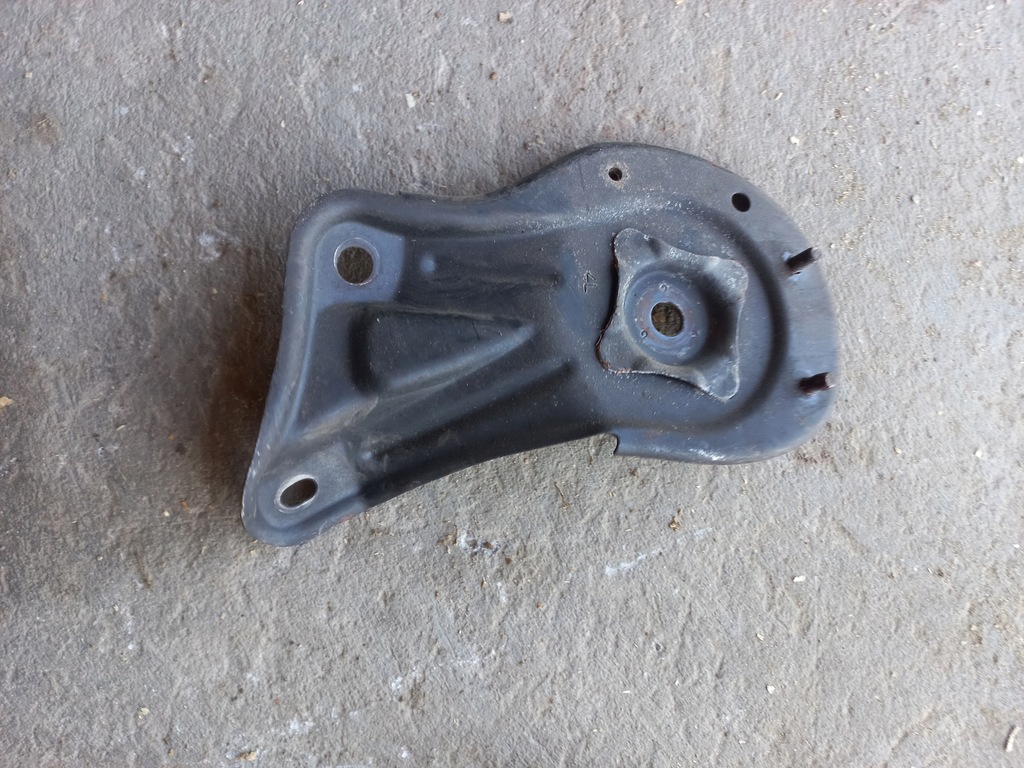 фото №5, Toyota venza 09-16 кронштейн кронштейн підрамник usa