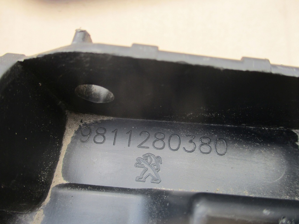 фото №6, Напрямна бампера правий задня 9811280380 peugeot 3008 2