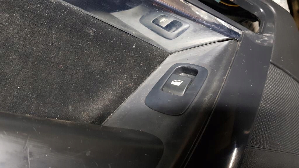 фото №8, Citroen c4 i picasso обшивка дверь обивка левый задняя шторка