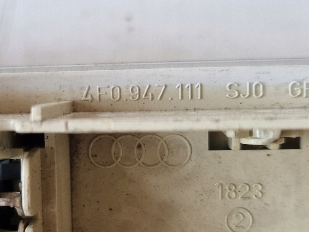 фото №8, Лампа потолочный освещение салона audi a6 c6 4f0947111