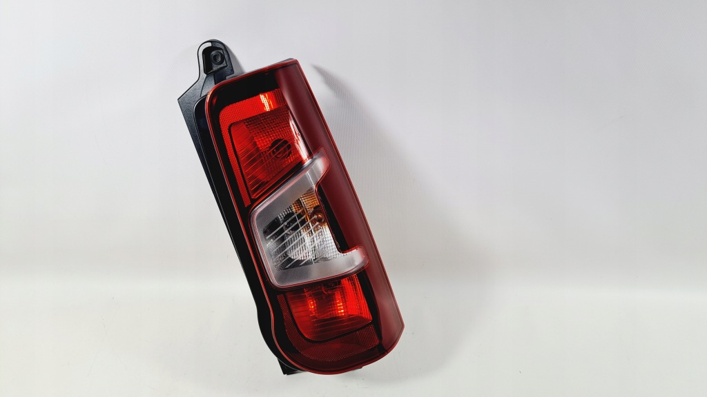 фото №1, Opel combo e фургон лампа правая задняя 9820554880