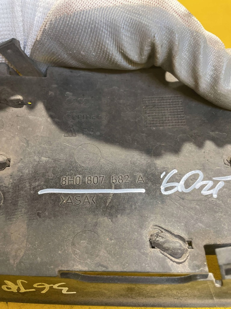 фото №8, Audi a4 s4 b6 8e 8h 2003 решітка бампера правий перед