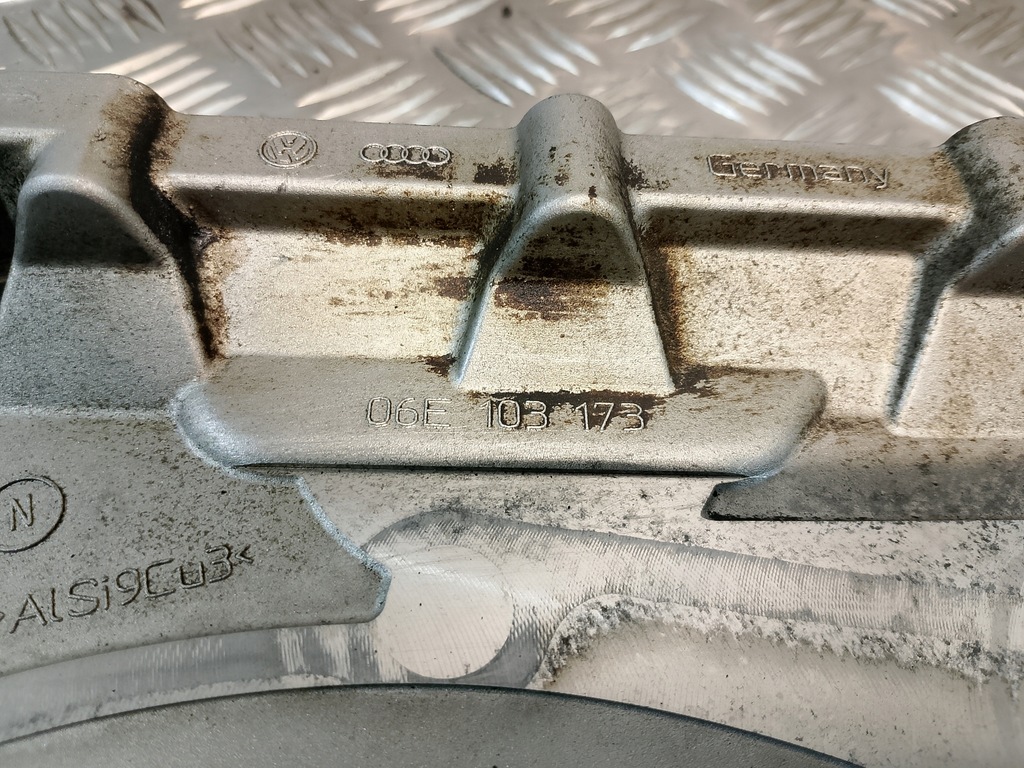 фото №10, Корпус распределительного вала audi a6 c6 2.4 b оригинальный номер 06e103173