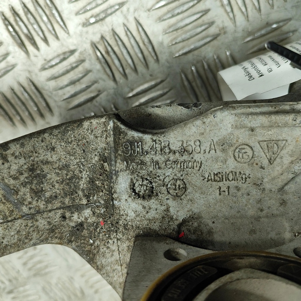 фото №6, Audi e-tron gt 2022 правая сторона кронштейн / кронштейн двигателя