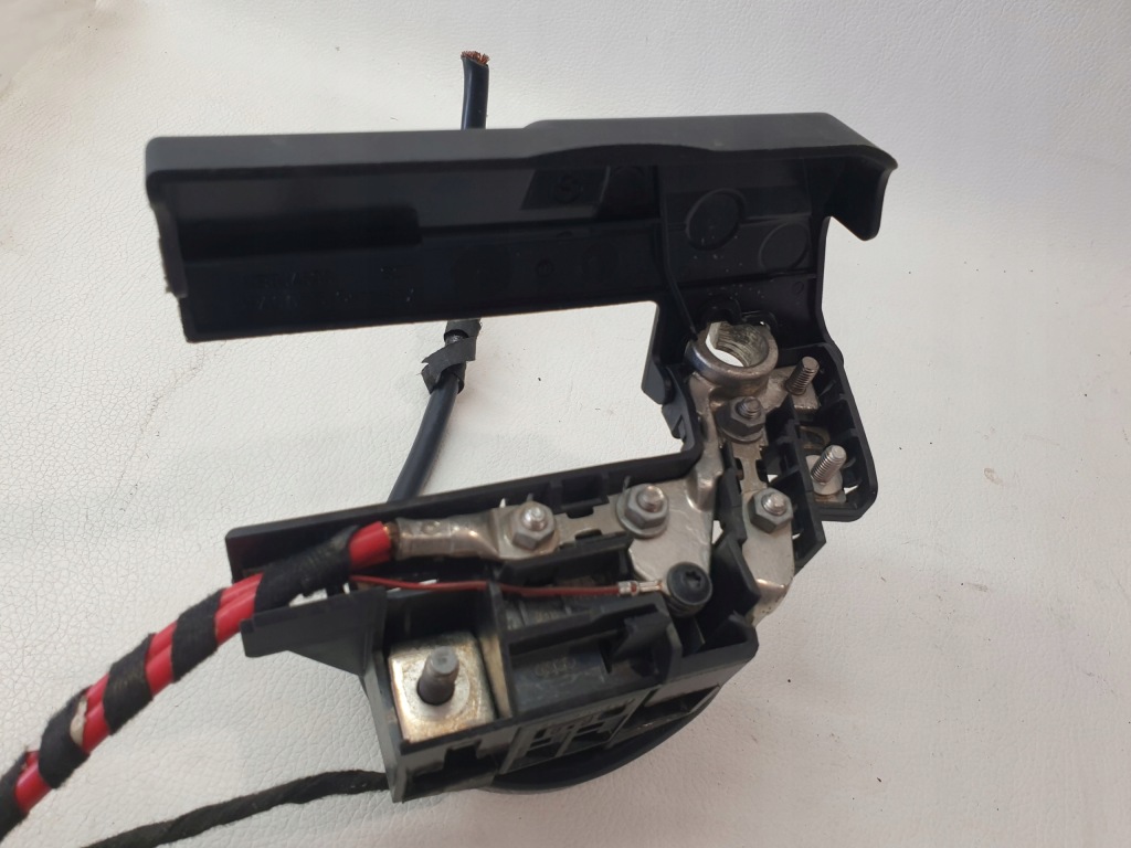 Audi a4 b8 8k 08-15 клемма аккумулятор плюсовая 8j0915459 4f0915519 Цена