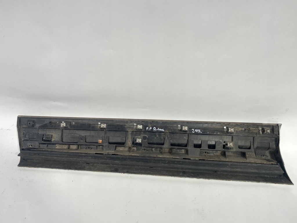 фото №2, Vw touareg r-line молдинг na передние правое дверь