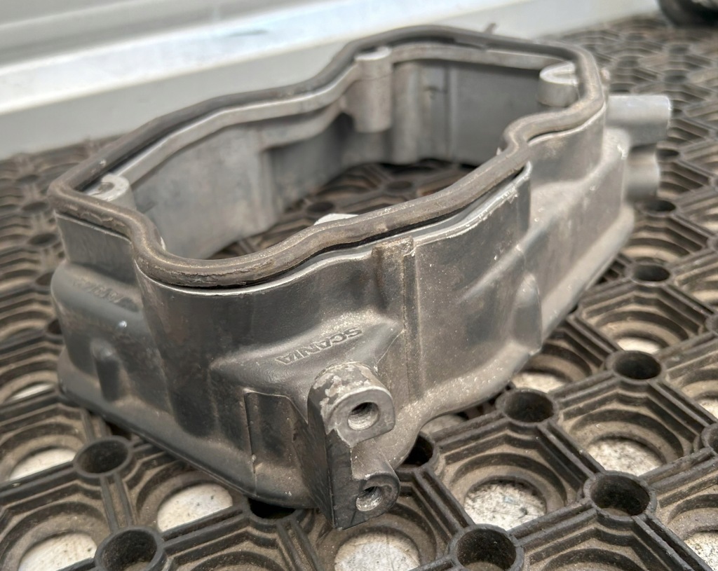 фото №4, Основание рамка крышки клапанов scania r 1519142