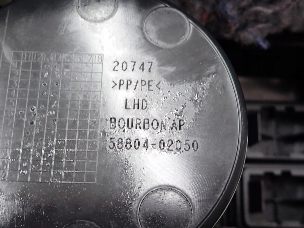 Туннель подлокотник европа оригинал 58816-02170 toyota auris ii e18 15r Недорого