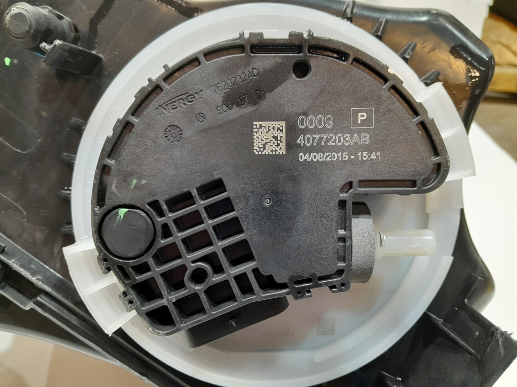 фото №12, Audi q7 q8 4m0 touareg iii бак adblue + насос kompletny 4m0131878bc