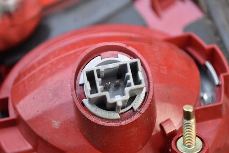 фото №7, Лампа правая задняя задняя p2775r mazda 3 1 i bk sedan 03-06