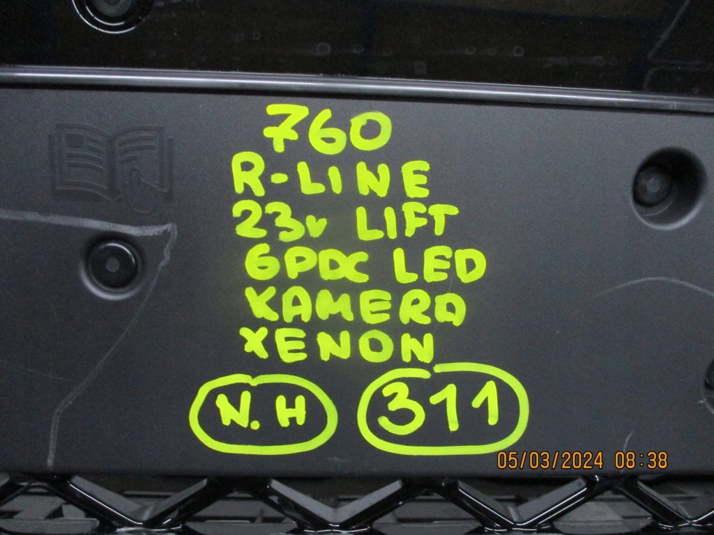 Бампер vw touareg 760 r-line 23r рестайлінг  6pdc камера ксенон передній Зі Шроту