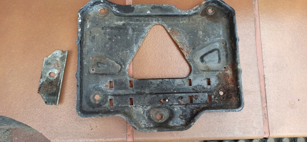 фото №1, Mercedes w124 2,3 2,0 основа лист акумулятор