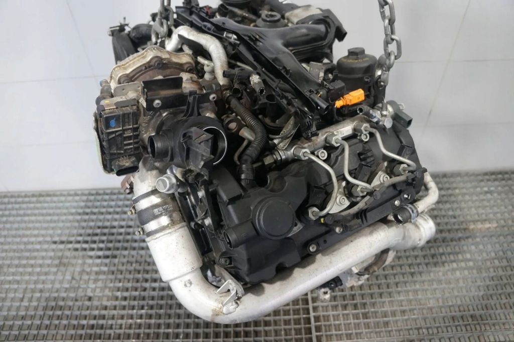 Двигун комплектний  обладнання насос форсунки audi a8 d4 3.0 tdi cdt Зі Шроту