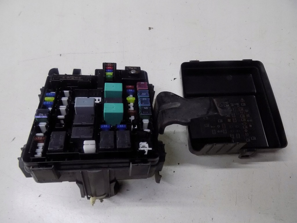 фото №6, Honda fr-v 04-09 1.7 коробка запобіжників