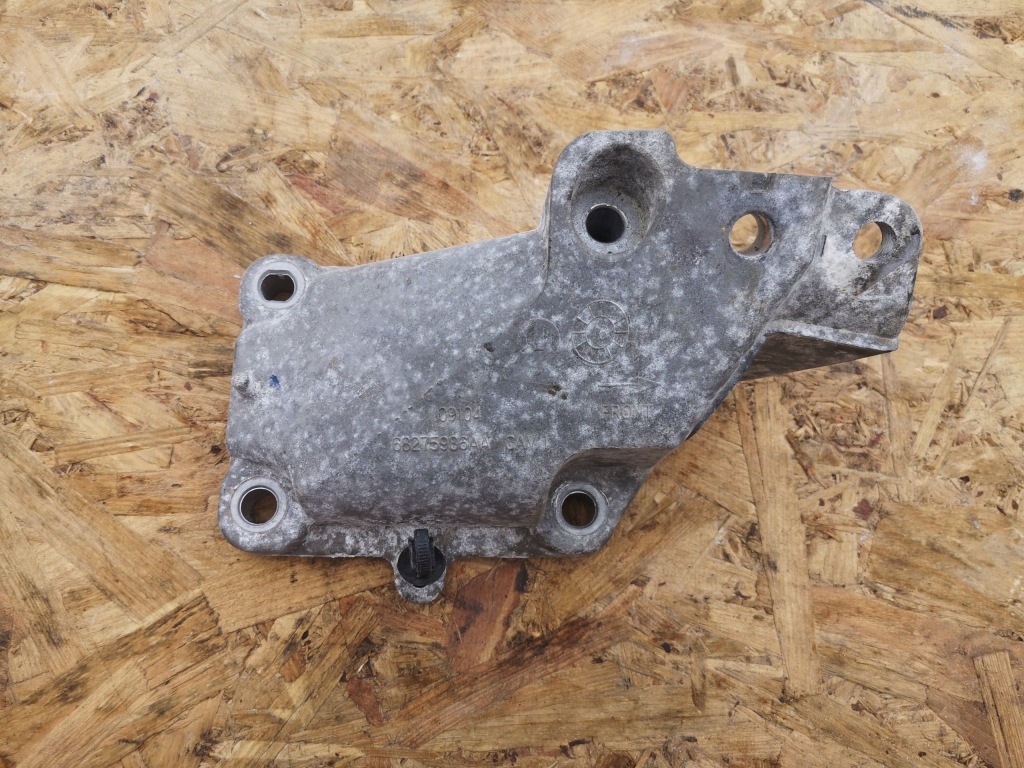 фото №1, Grand cherokee wk2 6.4 кронштейн двигателя 68275986aa