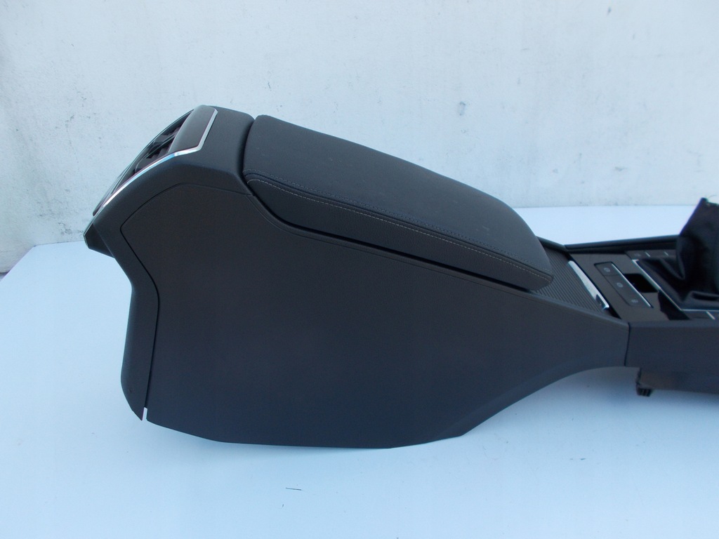 фото №13, Подлокотник туннель зарядное устройство skoda superb iii