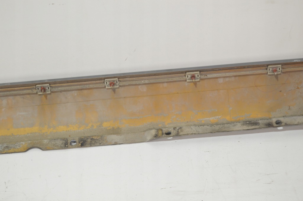 Накладка поріг ліва поріг mercedes w126 рестайлінг  long 1266905140 в Україні