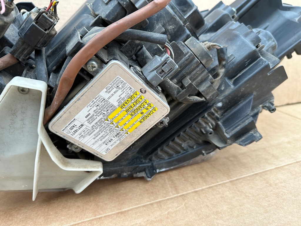 фото №11, Peugeot 4007 лампа правая ксенон europa комплектная