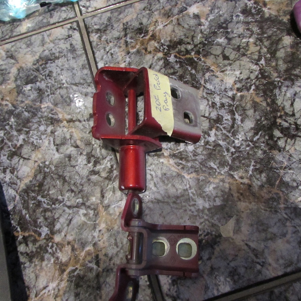 фото №1, Renault zoe петли дверь передних правых