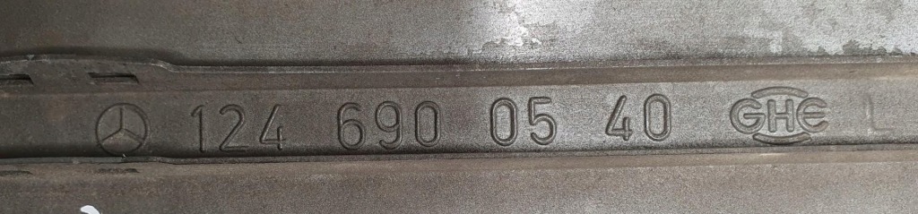 Купити Молдинг дверей ліва mercedes w124 1246900540