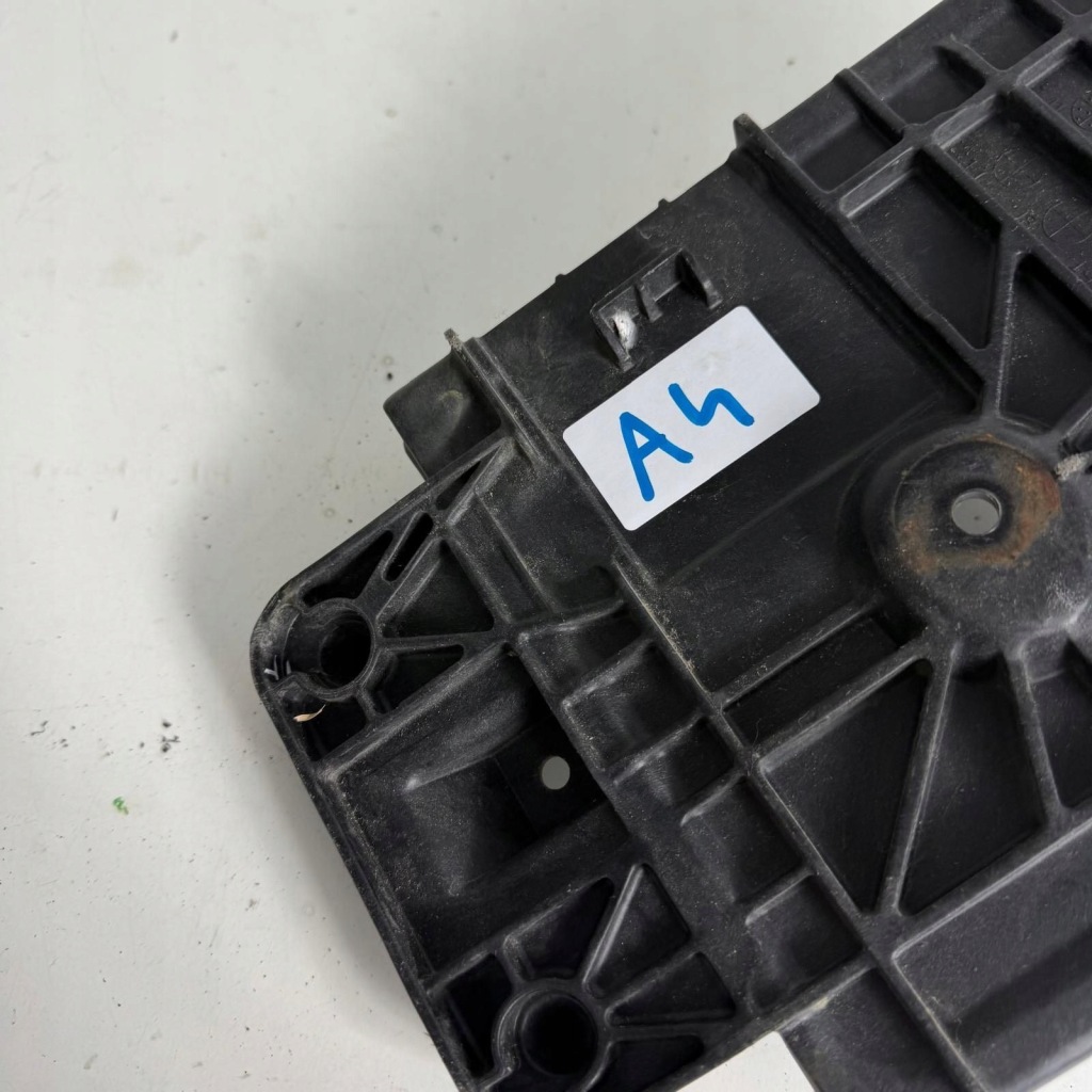 Основа кронштейн акумулятор mazda 6 3 cx-5 2.2d оригінальний номер оригінал ke7056041 Київ