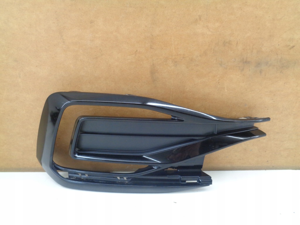 фото №1, Passat b8 lift r-line рамка решётка бампера правая