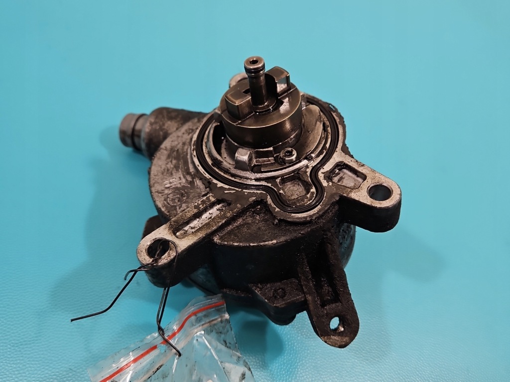 фото №1, Насос вакуум volvo v70 ii 08658230 2.4 d5