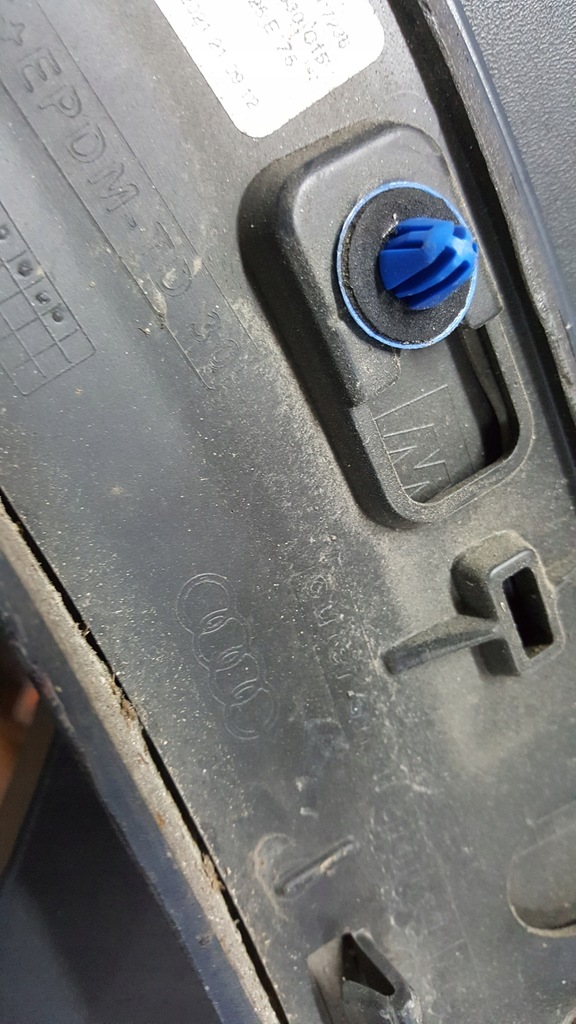 фото №11, Молдинг крила лівий задня audi e-tron 4ke853817a