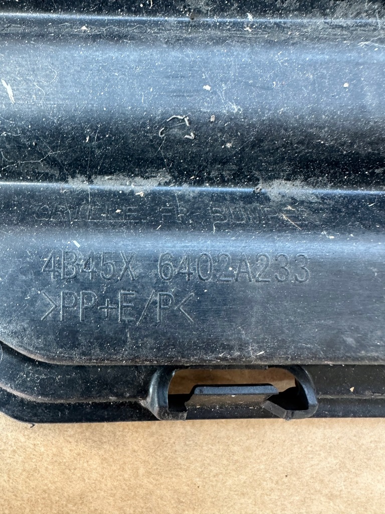 фото №12, Mitsubishi outlander iii решётка средняя перед 6402a233