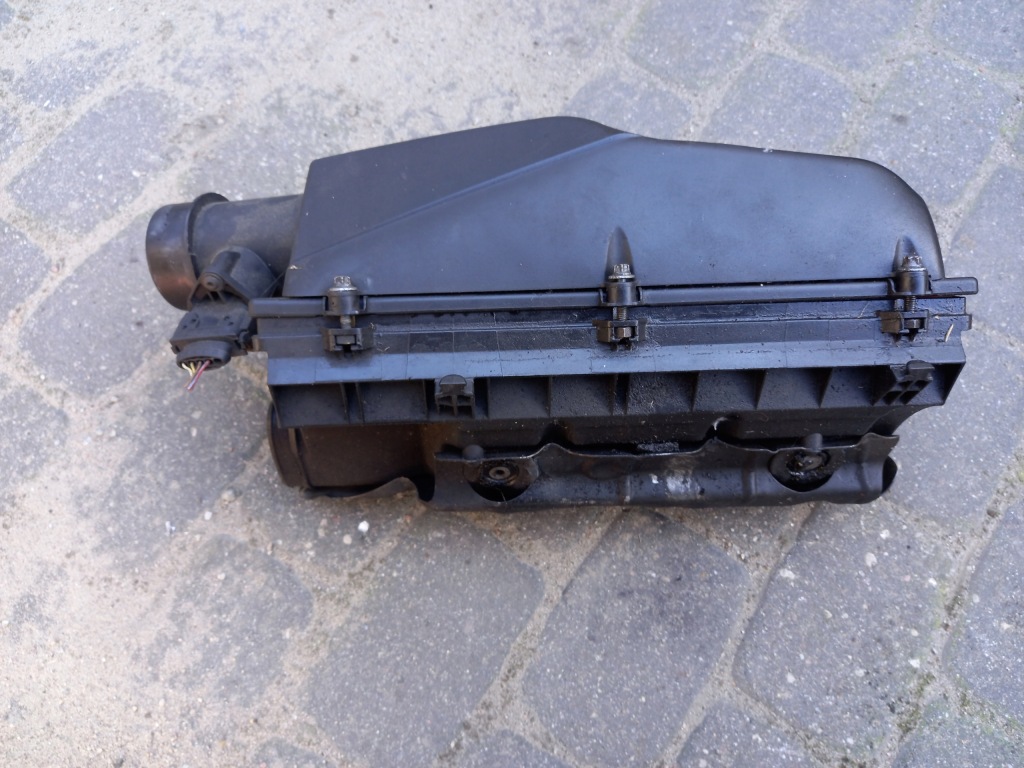 фото №1, Корпус фильтра воздуха mercedes w203 2.0 cdi 00r