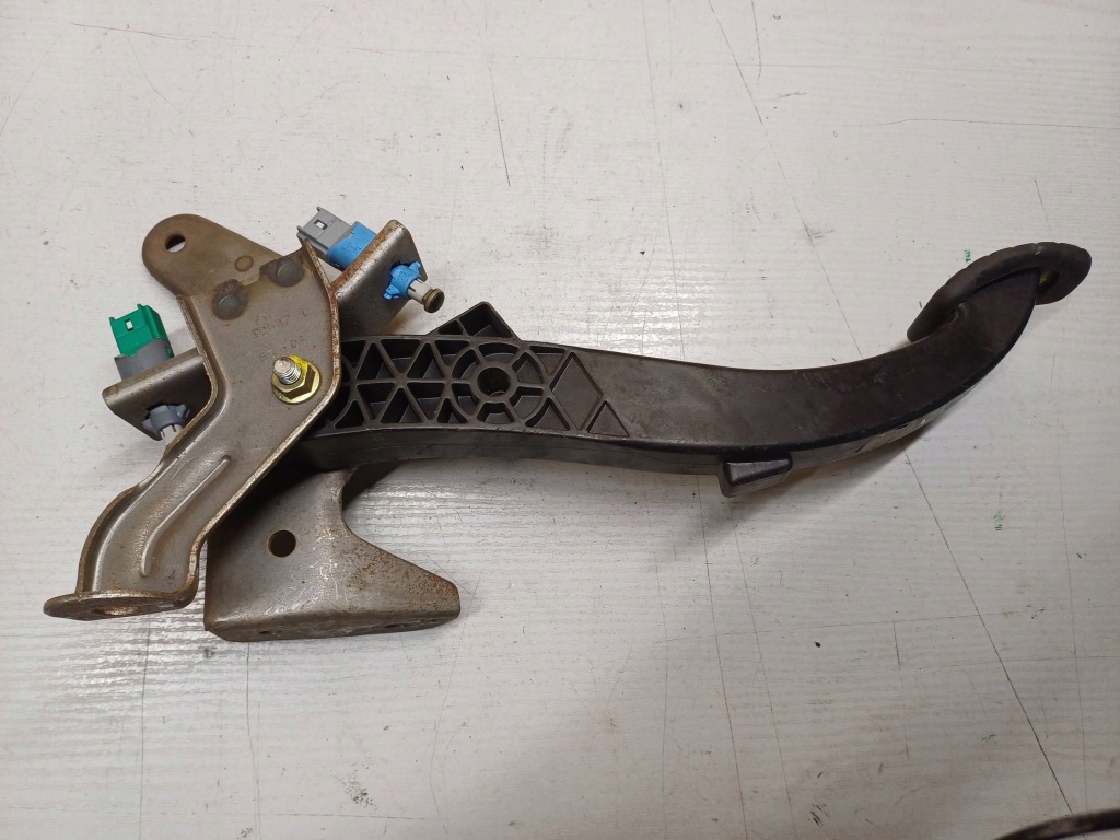 фото №4, Педаль сцепления renault megane ii 72547