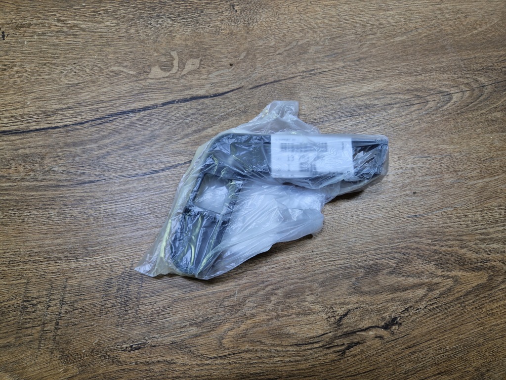 Купить Opel insignia kombi направляющая бампера задняя правый 13283262