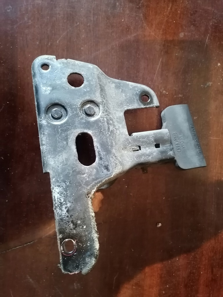 фото №1, Audi a6 c6 засувка замок капот 4f0823480b