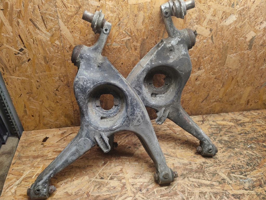 фото №1, Рычаг задняя правый левый r107 w107 w126 1073521804