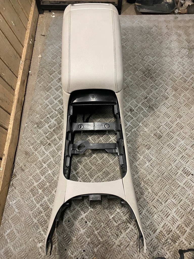 фото №1, Подлокотник туннель средний mercedes w251 r-klasa